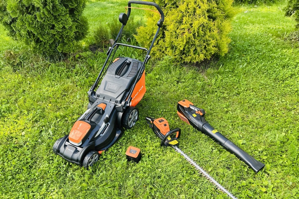 Snow thrower
