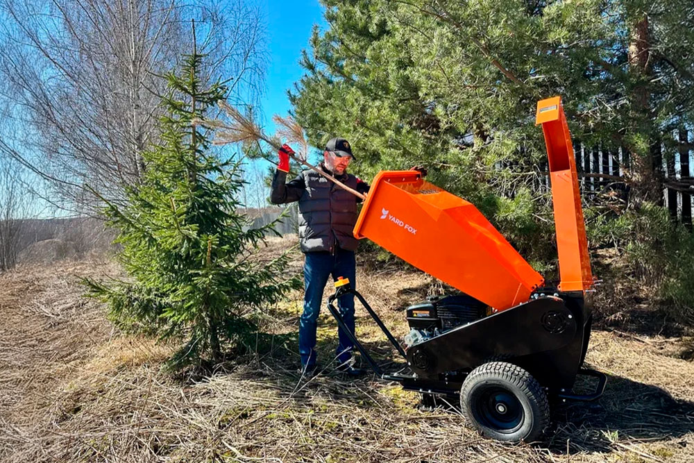 YARD FOX® PRO 110 SP измельчает ветки диаметром до 110 мм