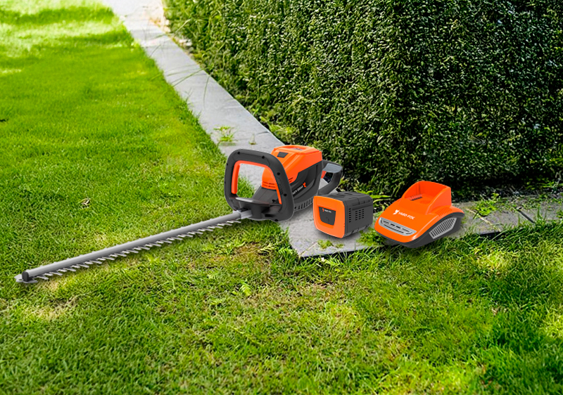 Аккумуляторный кусторез YARD FOX HT 56 B SET — ухоженный сад без лишних усилий